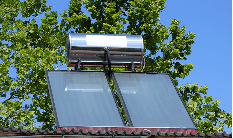 Flat Plate vs. Evacuated Tube Solar Water Heaters: Which One is Right for Indian Homes? 1 flat plat water Solar Tiger